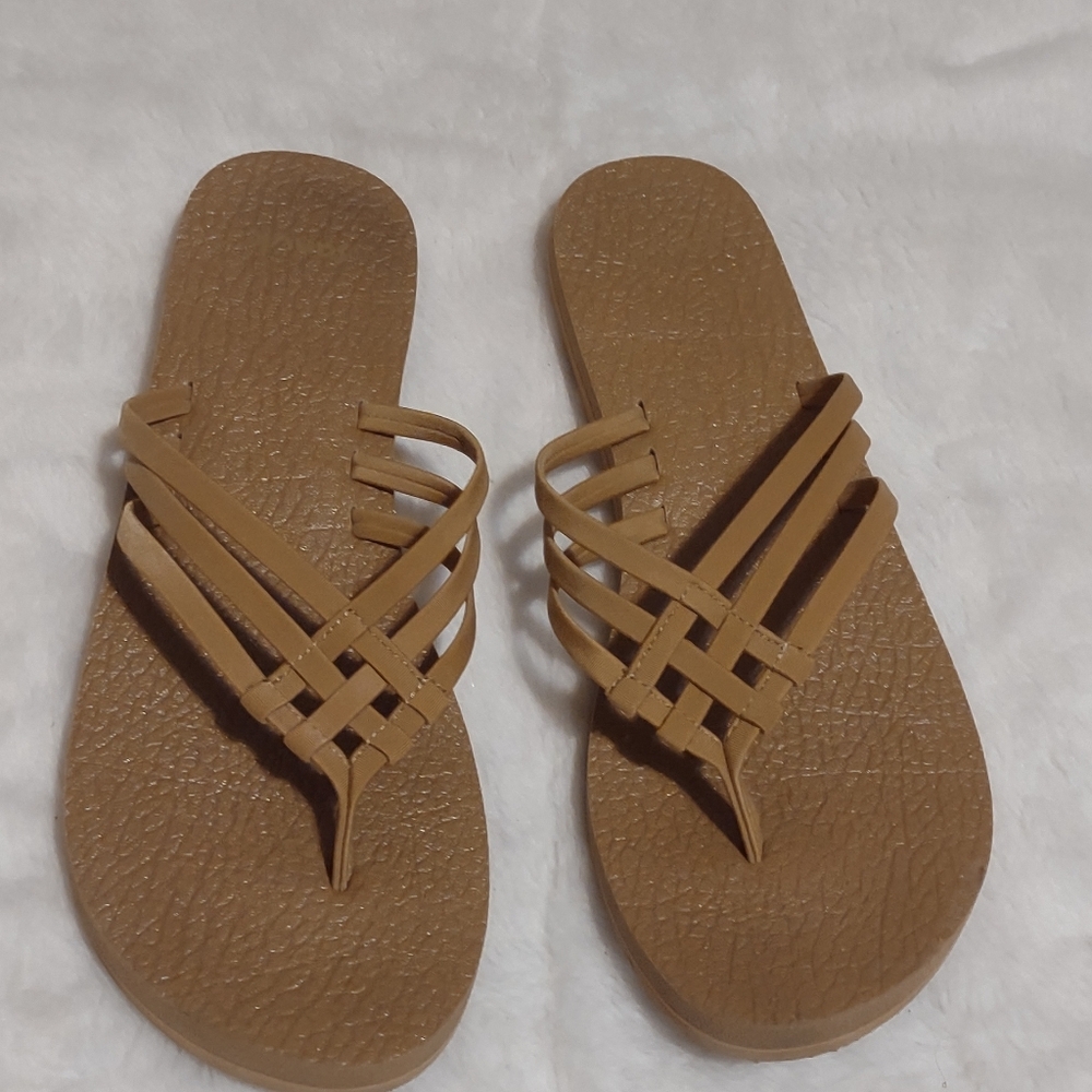 Sanuk Tan Strappy Sandals Minimalist Design